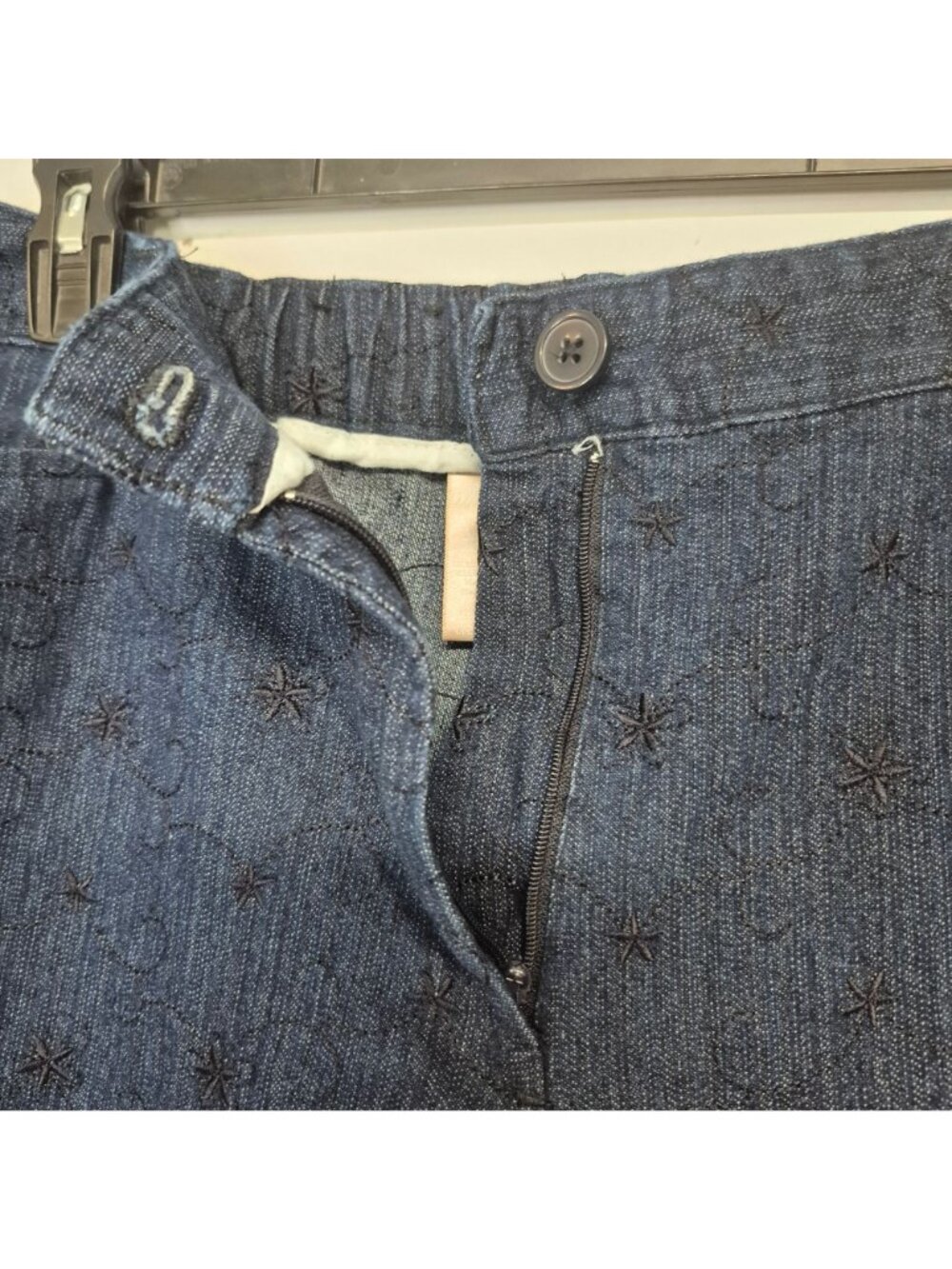 White Stag Women's Dark Denim Capri Pants Size 16 With Star Embroidery - Picture 4 of 7